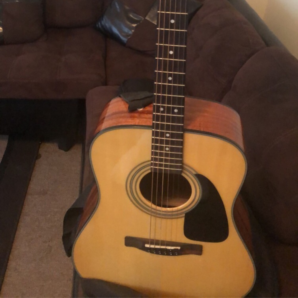 Fender guitar - Picture 5 of 5